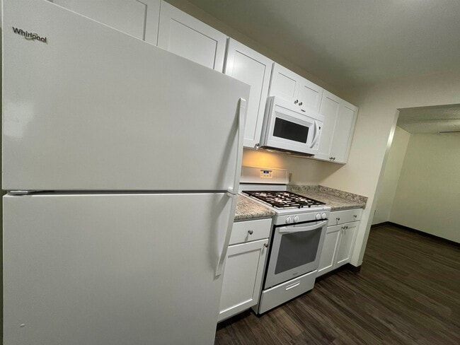 Building Photo - 385 Huse Rd