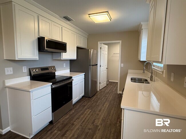 Foto del edificio - 14287 Lexington Dr