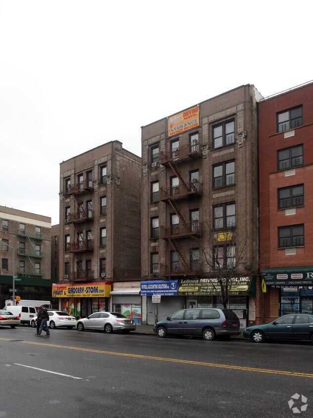 Foto del edificio - 903 Rogers Pl