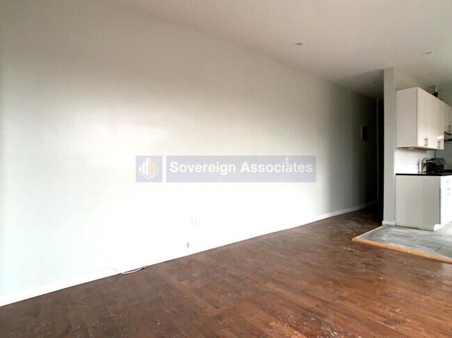 Building Photo - 25 Vermilyea Avenue