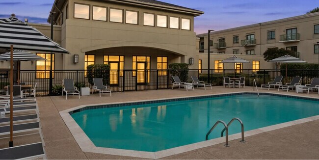 Foto del edificio - 3920 Sharon Rd