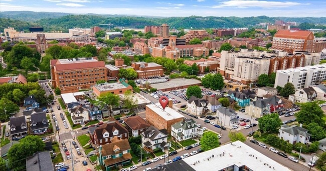 Building Photo - Prime Location Near UTK and Downtown Knoxville!