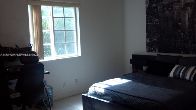 Foto del edificio - 4802 Washington St