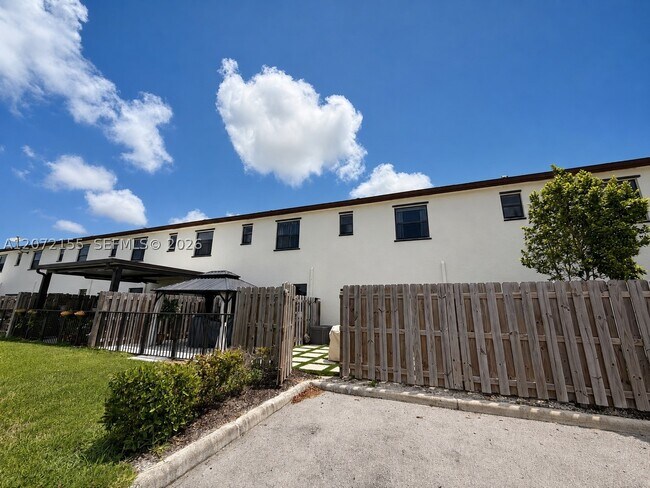 Foto del edificio - 23060 SW 99th Ave