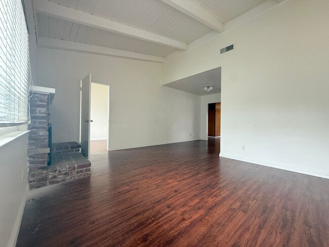 Building Photo - 4719 La Presa Ave