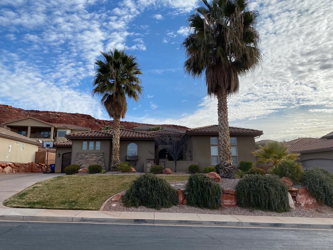 Primary Photo - 2242 N Gunsight Dr