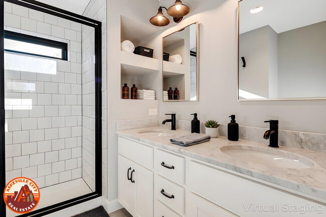 Foto del edificio - Newly-Built & Energy-Star Certified 3-Bedroom in Swannanoa