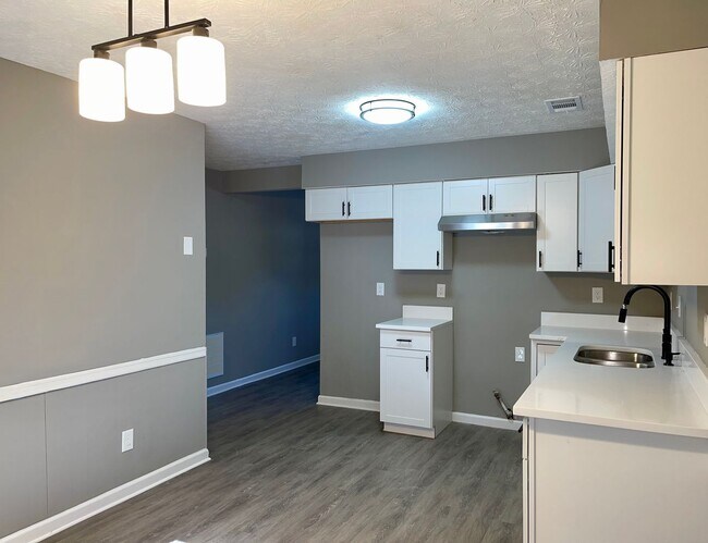 Building Photo - 378/380 Riverbrook Ct