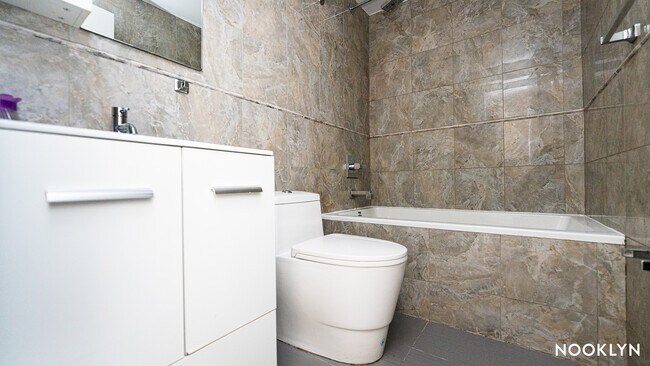 Building Photo - 707 St Johns Pl