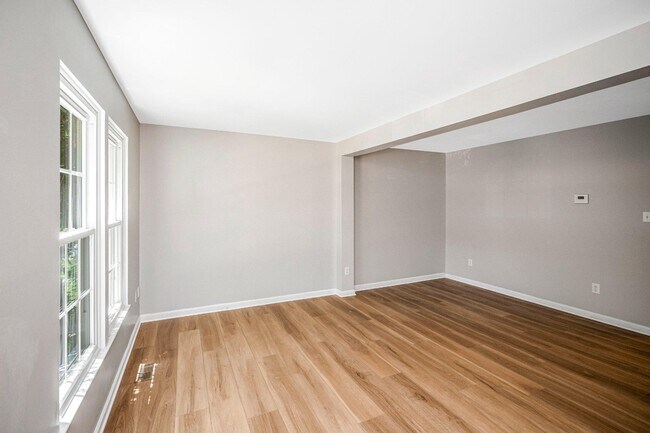 Building Photo - 9705 Becker Ct