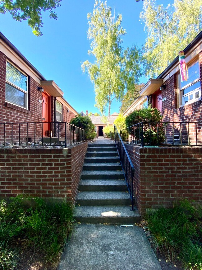 Foto del edificio - Lovely 1 Bed, 1 Bath at Irving Court Apartments