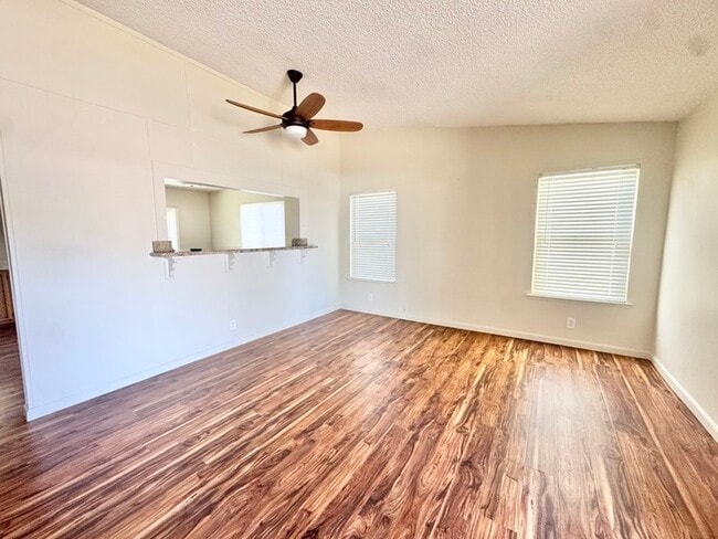 Foto del edificio - Beautiful 3 bedroom 2 bathroom single story!