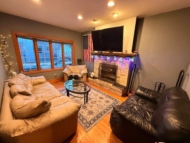 Building Photo - 1721 W Julian St