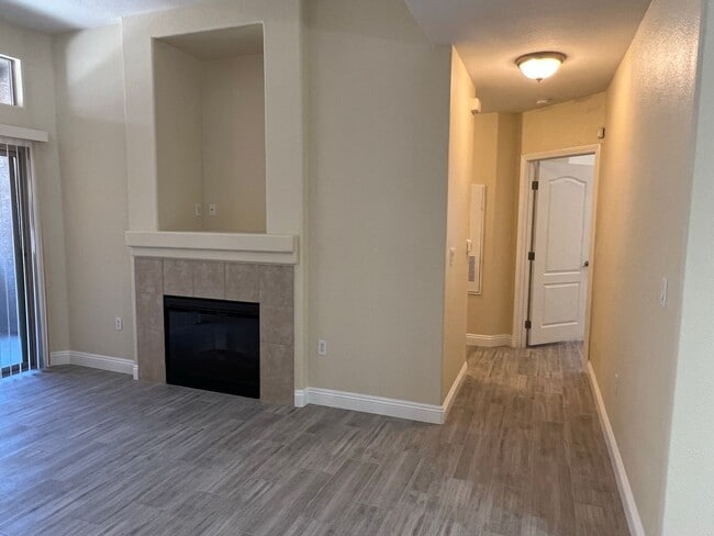 Building Photo - Gorgeous 3 Bedroom, 2 Bath in Silverado Ranch
