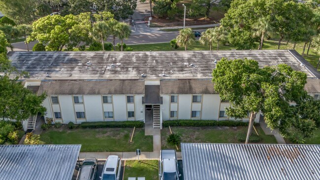 Foto del edificio - 2 Bed/2 Bath Ground Floor Unit in EastLake...