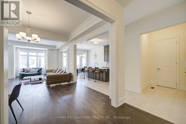 Building Photo - 35 Red Giant St
