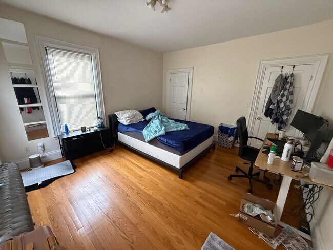 Foto del edificio - ALLSTON 5 BED/2 BATH AVAILABLE 9/1