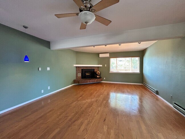 Foto del edificio - Beautiful & Bright Corner Condo in North Boulder
