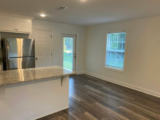 Building Photo - 14 Carney Ln