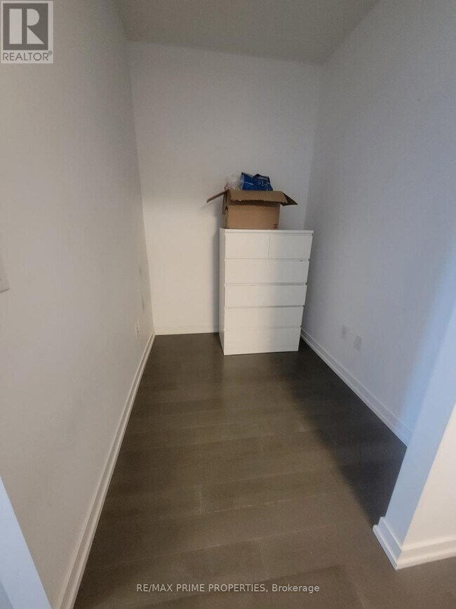 Photo du bâtiment - 2520-2520 Eglinton Ave W