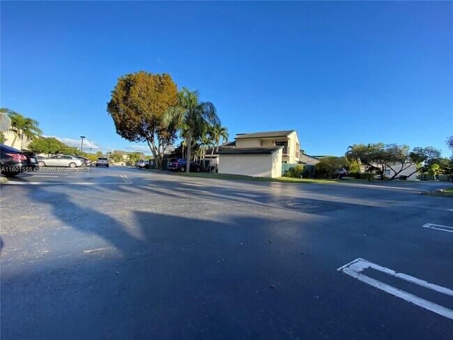 Foto del edificio - 10828 SW 72nd St
