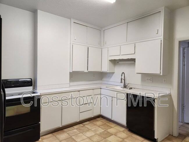 Building Photo - 1718 8th Ave