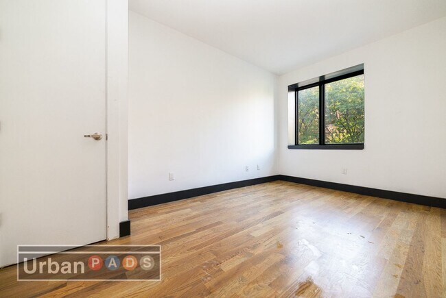 Building Photo - 562 Park Pl