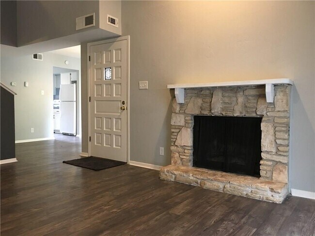 Foto del edificio - 1703 Timberwood Dr