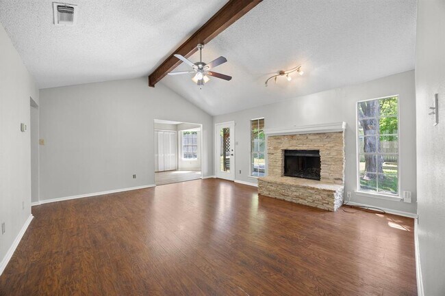 Building Photo - 2304 Silver Spur Dr