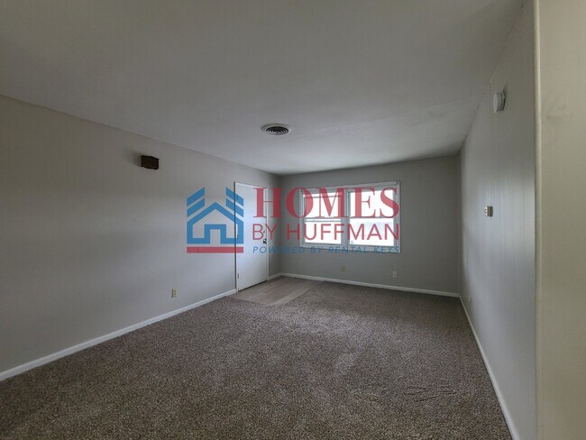 Building Photo - Two Bedroom Upstairs | Boonville | Deposit Special