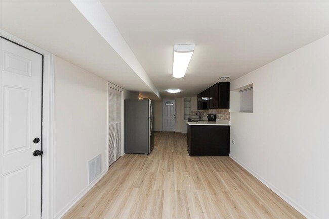 Foto del edificio - 5639 N Artesian Ave