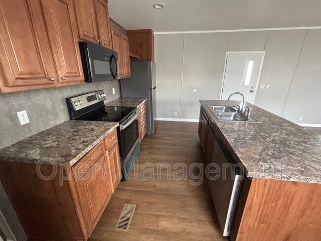 Building Photo - 3070 Ochoco St