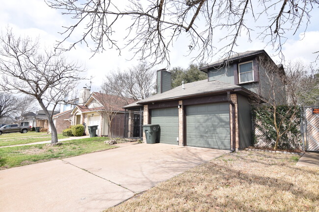 Building Photo - 2518 Skyline Dr
