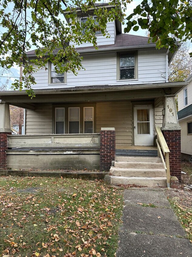Primary Photo - 5 Bedrooms & 2 Bathrooms near Highland Square