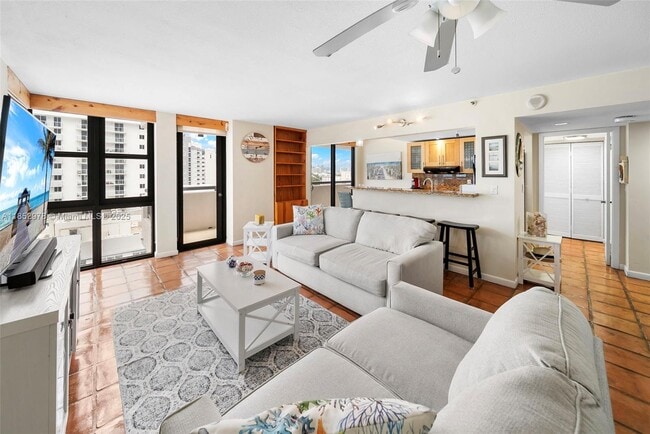Foto del edificio - 2555 Collins Ave
