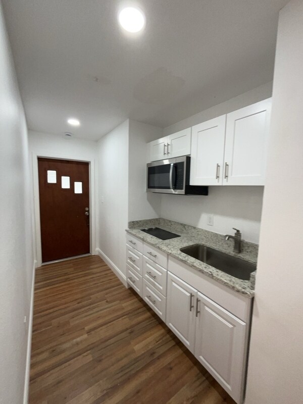 Foto del edificio - 562 Hartley Pl