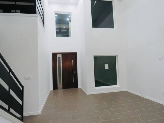 Building Photo - 110 Calma Dr