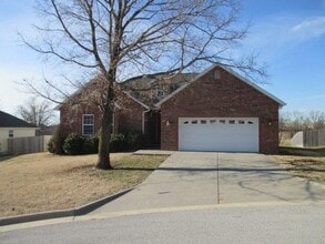 Building Photo - 2013 Cedarwood Ct