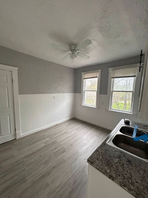 Foto del edificio - 2853 E 99th St