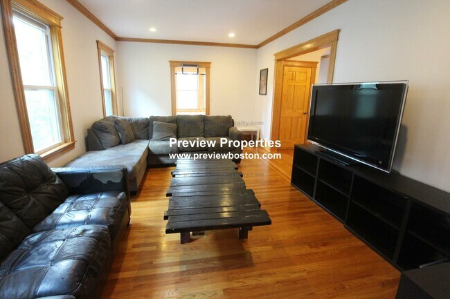 Building Photo - 124 Columbia St