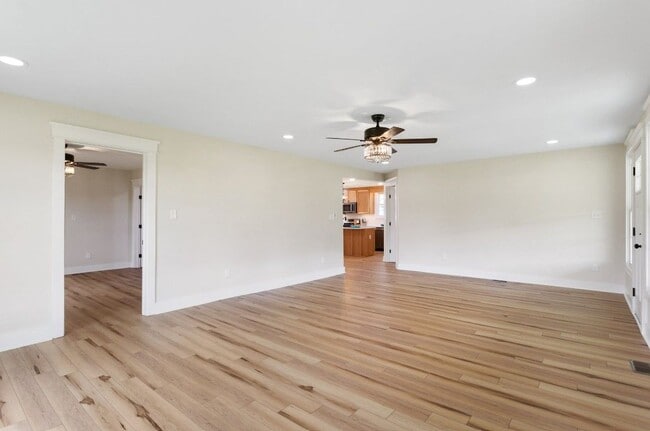 Foto del edificio - 4633 Godwin Blvd