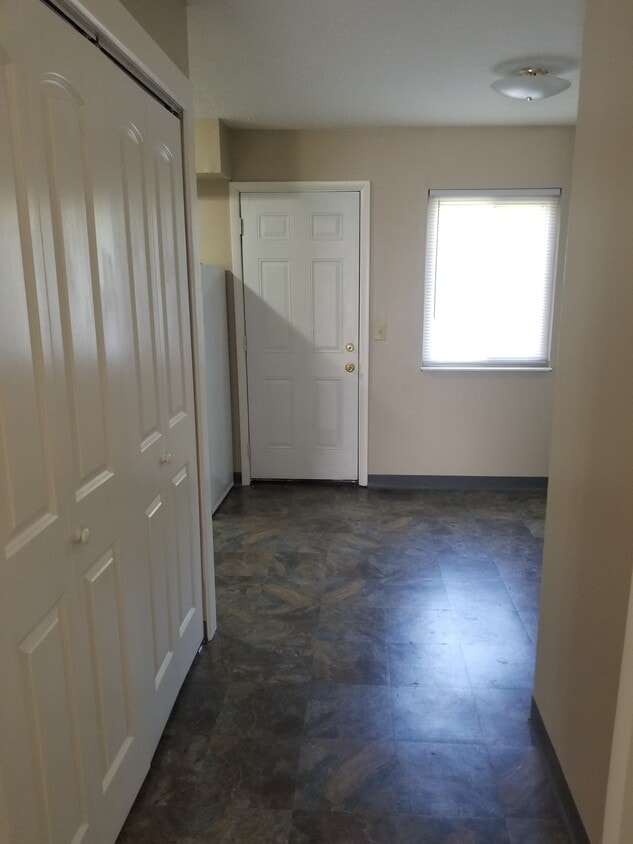 Laundry room and kitchen eat area - 2982 Donnylane Blvd