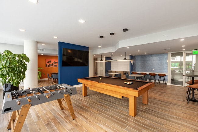 Building Photo - Avery Dania Pointe East