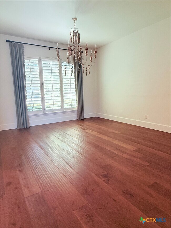 Building Photo - 627 Mission View Ct