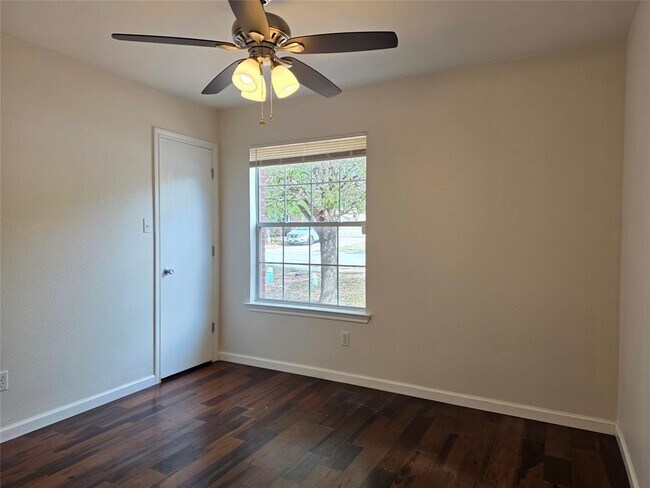 Building Photo - 300 Brandons Way