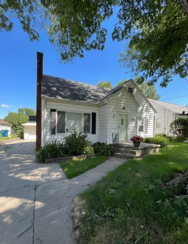 Building Photo - Stunning 3 Bed, 1 Bath Home for Rent