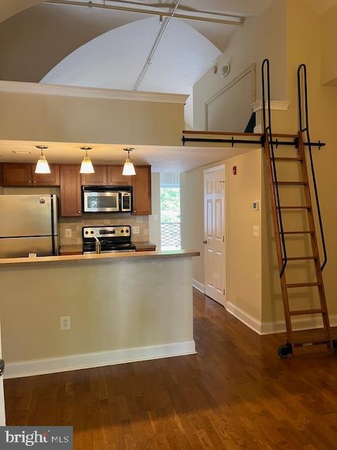 Primary Photo - 1 Academy Cir