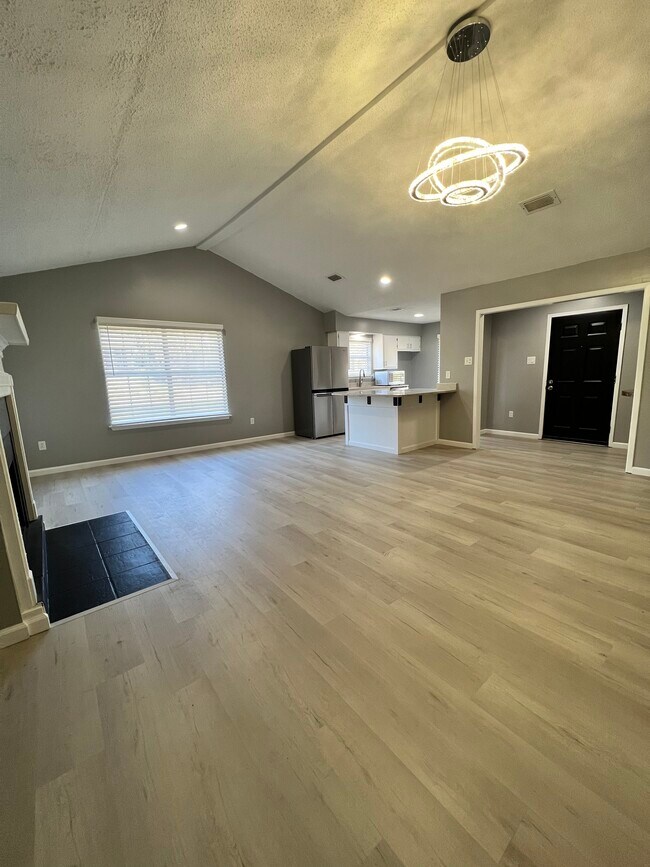 Building Photo - 883 Bonneville Dr