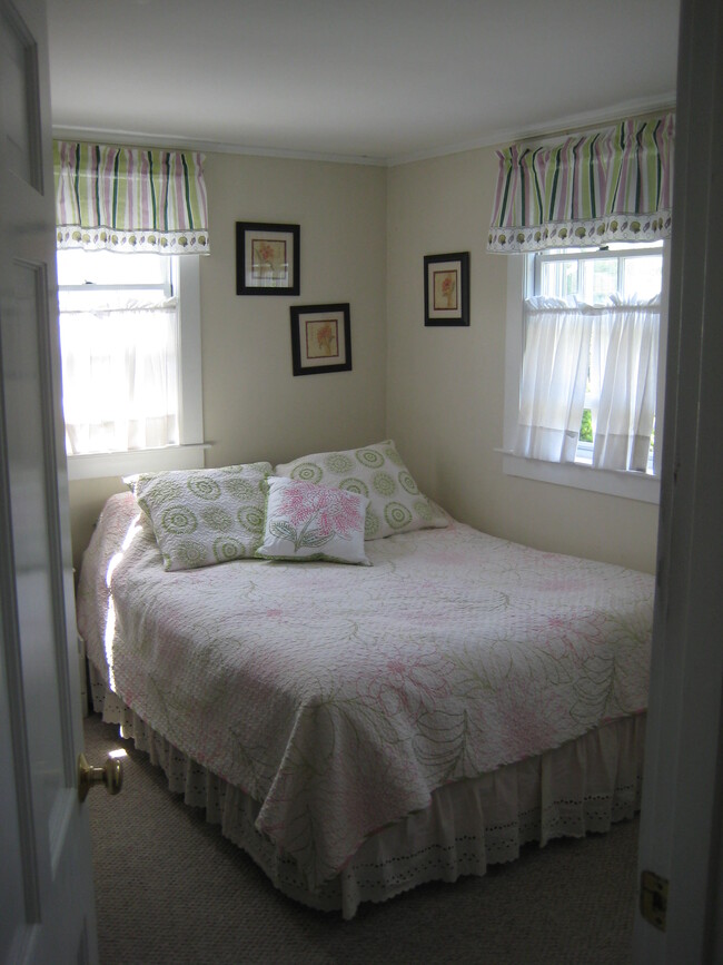 Master Bedroom - 20 Bay View Rd