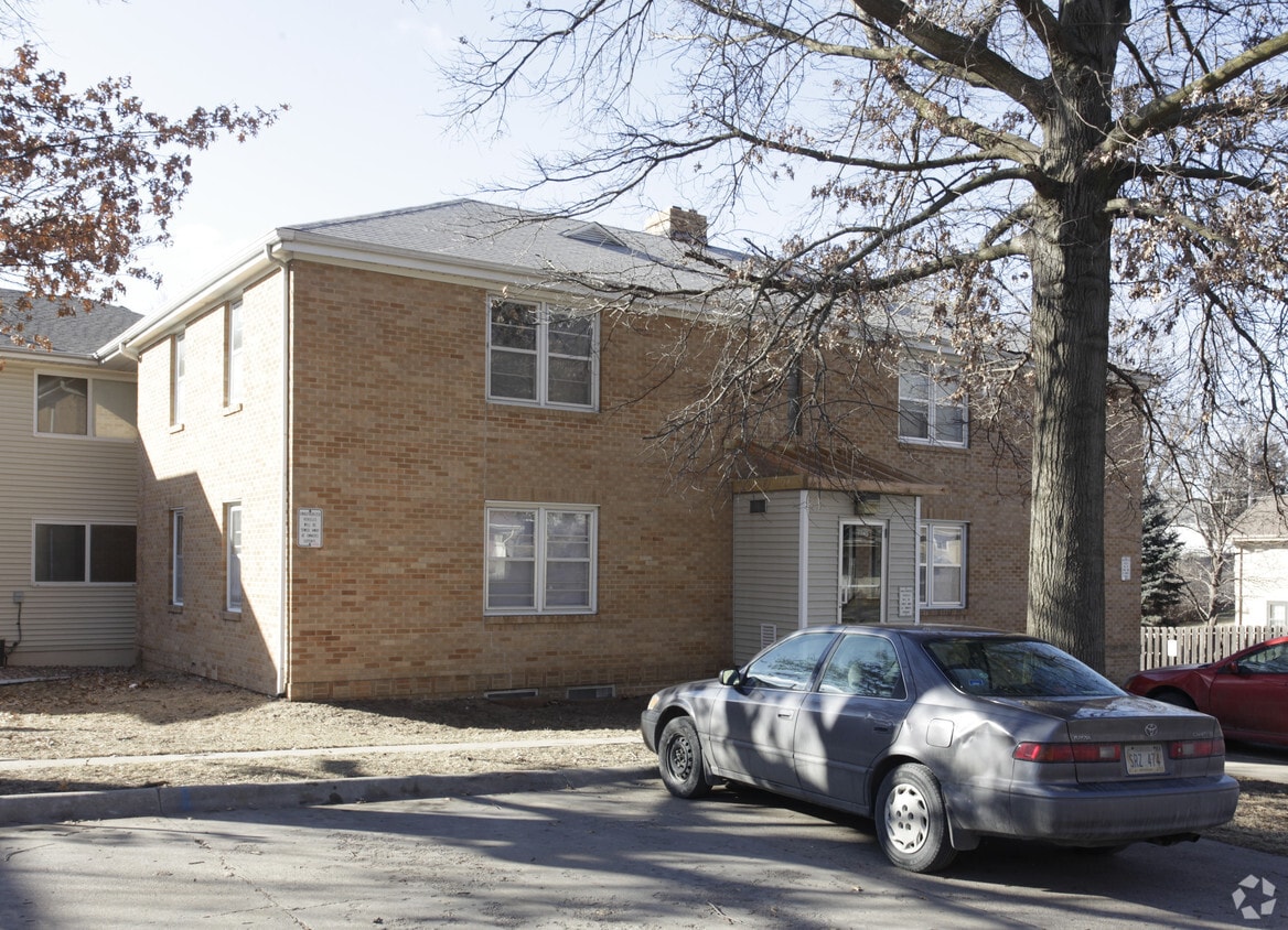Building Photo - Main Street Apartments